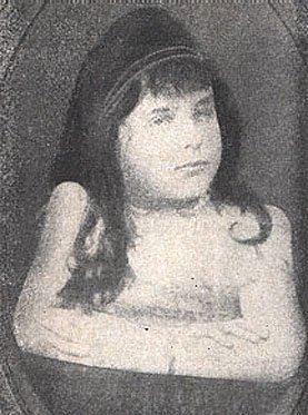 Delmira Agustini: 1894  (8 anni)  “La nena” 